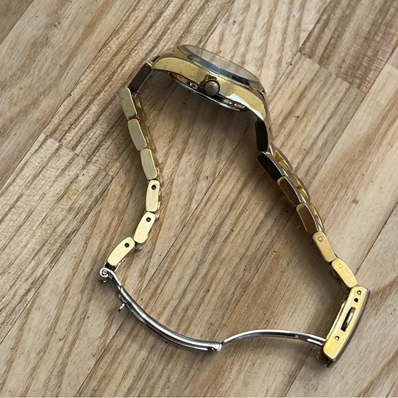 Timex Ladies Watch Indiglo Pearlescent Dial Gold Tone Bracelet Date Window - Picture 6 of 11